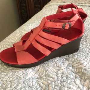 Keen wedges Super Comfy size 9